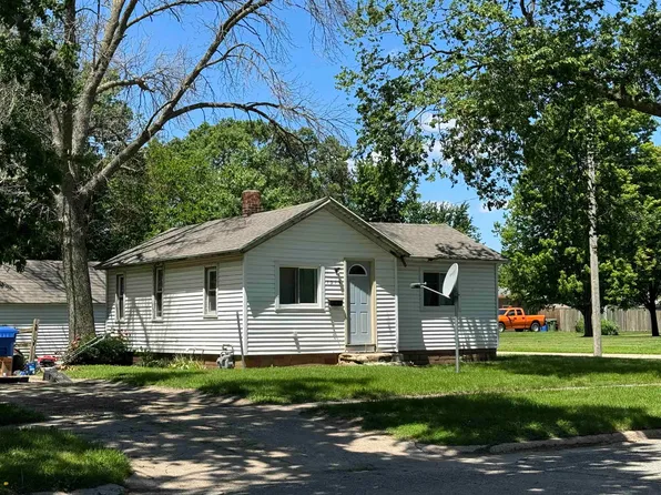 1315 Cleveland Ave, Charles City, IA 50616