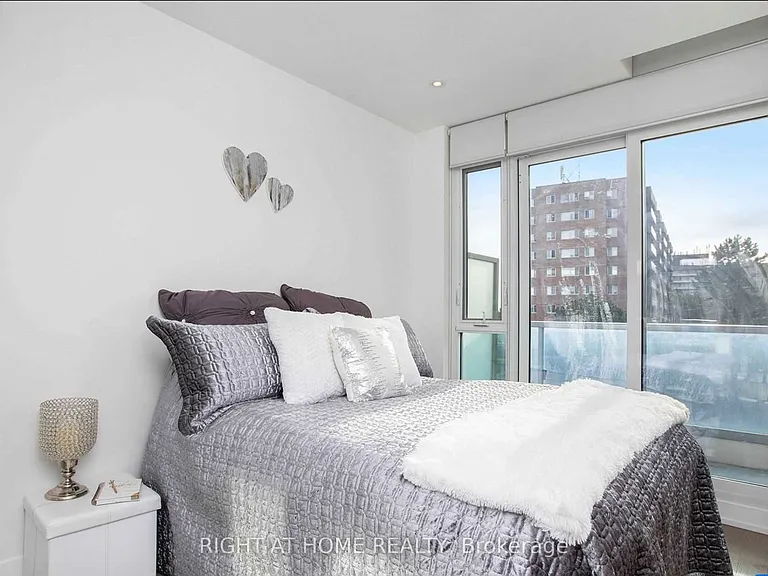 9471 Yonge St #316 — Photo 12