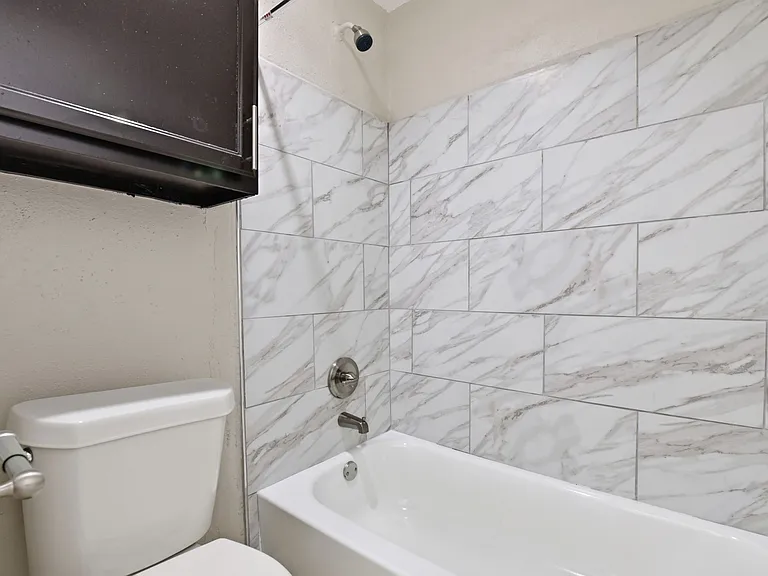 Henderson Grove Apartments — Photo 6