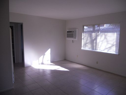 5th image of 2615 D St APT 7