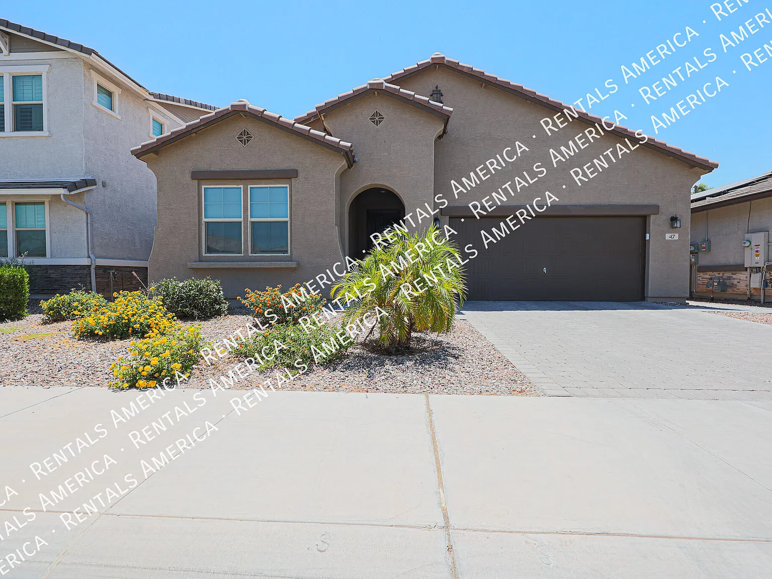 Awesome three bedroom home in the heart of Gilbert — Photo 1