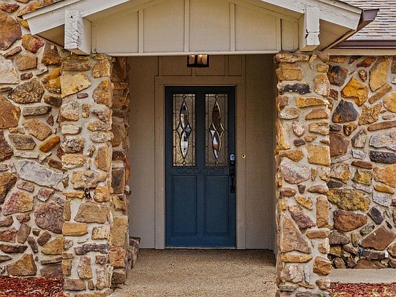 4th image of 10 Forrest Ln