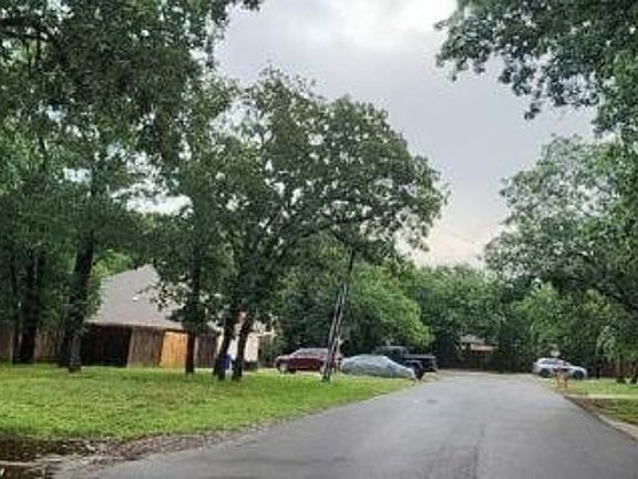 Exterior Neighborhood (street photo)