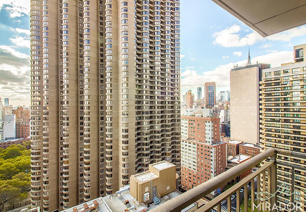 330 East 39th Street — Photo 3