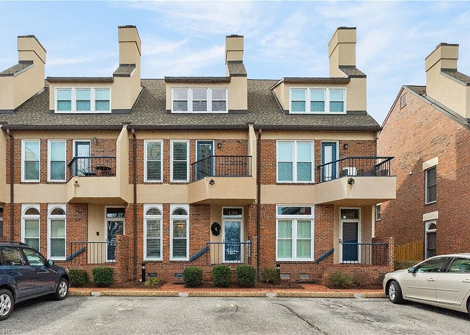 1st image of 139 Crawford Pkwy #20