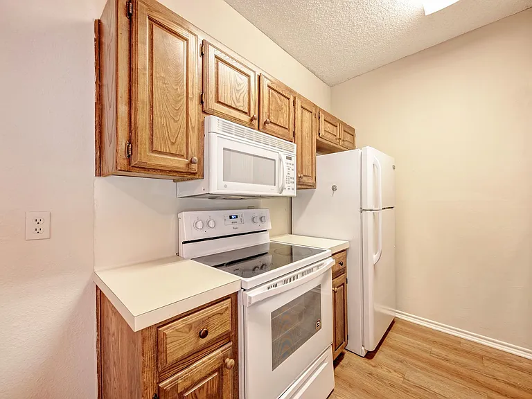 914 W 26th St #104 — Photo 8