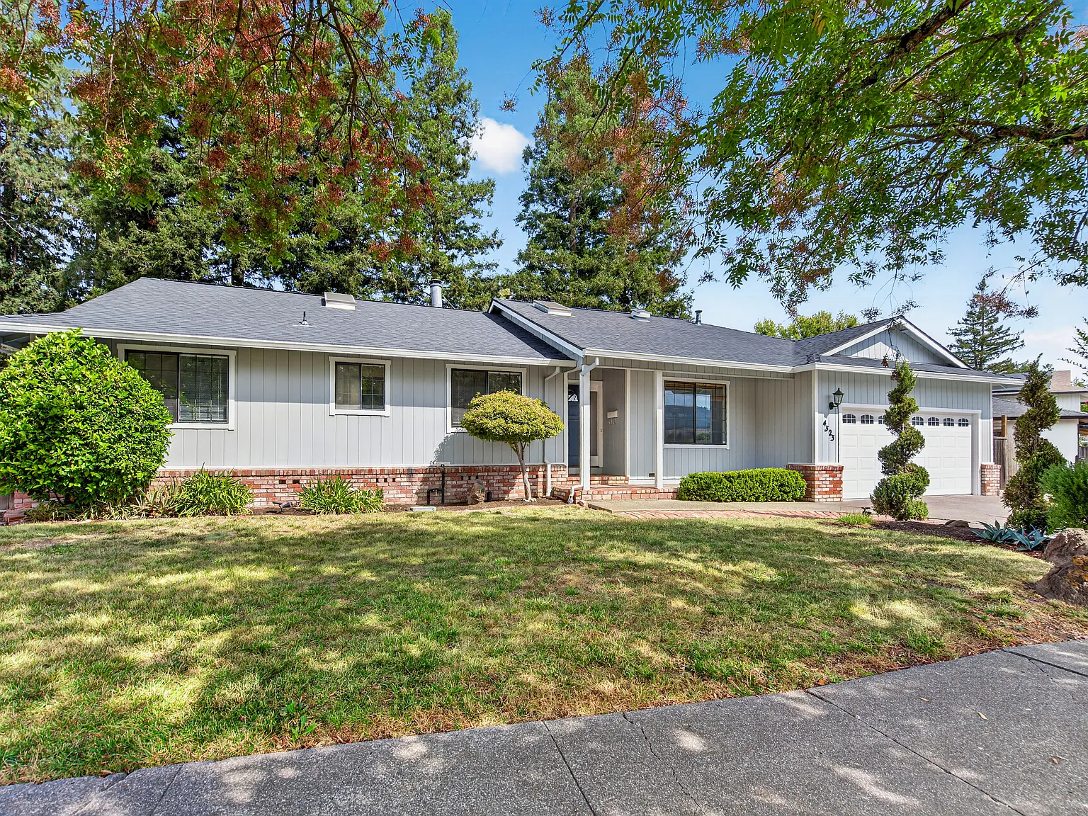 4 bed, 2115 sqft, $4,200 — Photo 2
