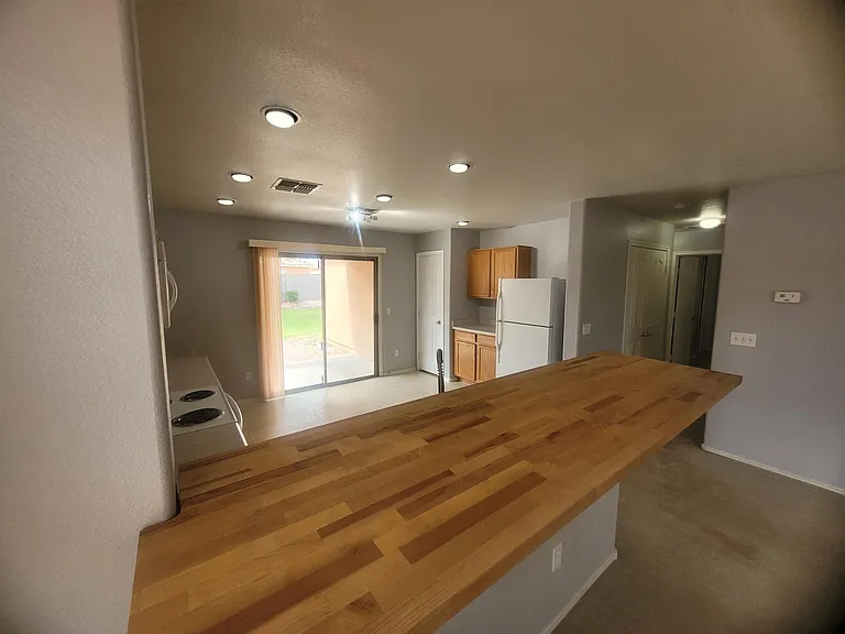 2739 W Silver Creek Ln — Photo 11