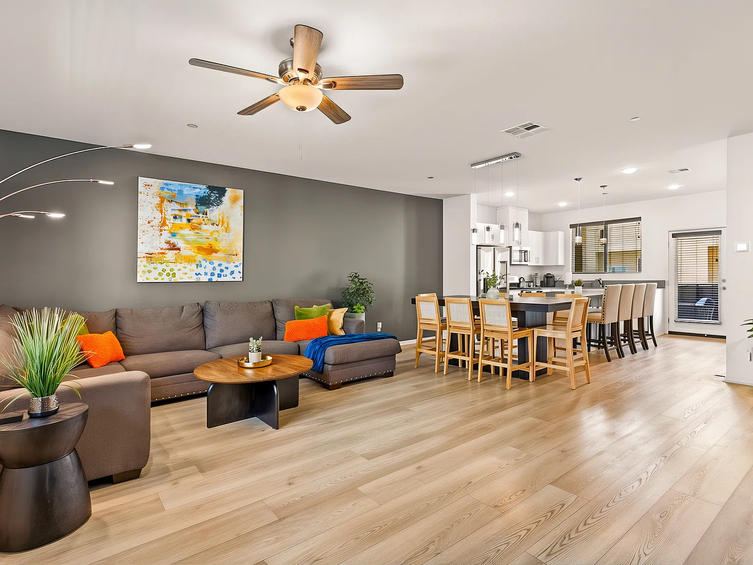 3 bed, $6,999 — Photo 1