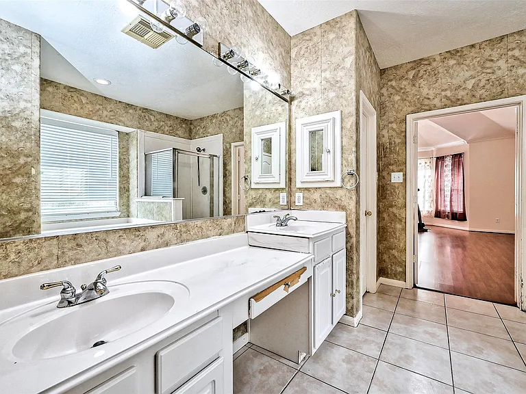 6806 Rhodes Ct — Photo 43