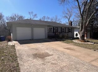 825 E Johnston St, Olathe, KS 66061