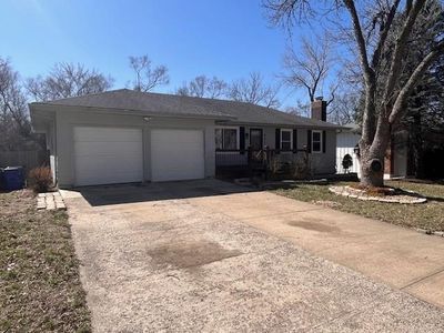 825 E Johnston St, Olathe, KS, 66061