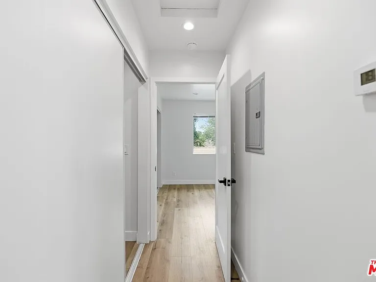 8337 Gladbeck Ave — Photo 19