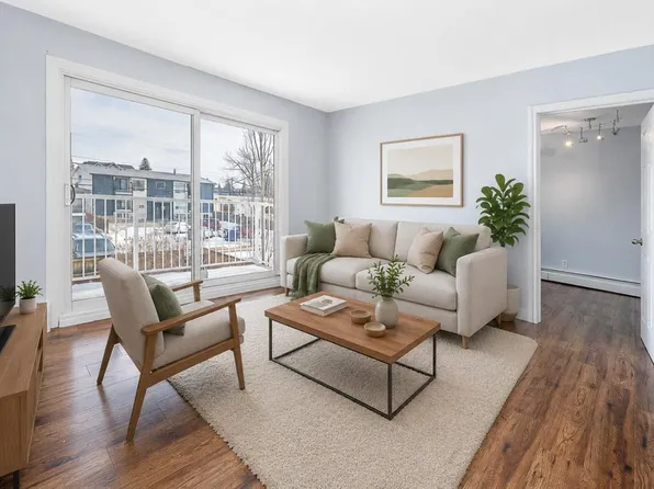 4328 S 75th St NW #5, Calgary, AB T3B 2M8
