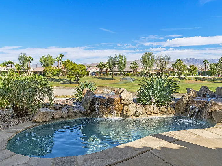 81126 Avenida Lorena — Photo 1