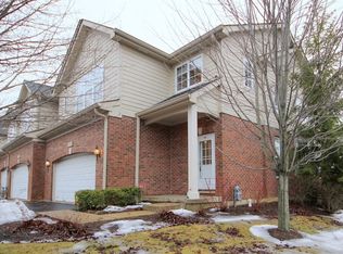 356 W Pointe Dr, Vernon Hills, IL 60061