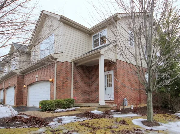 356 W Pointe Dr, Vernon Hills, IL 60061
