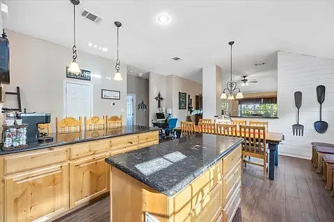 3 bed, 2058 sqft, $3,500 — Photo 2
