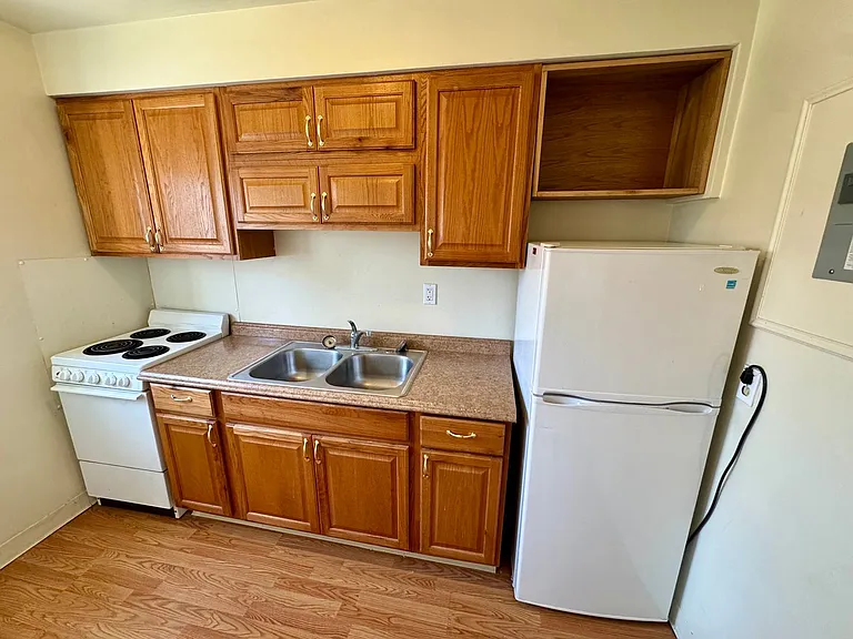 816 Perry Highway — Photo 9
