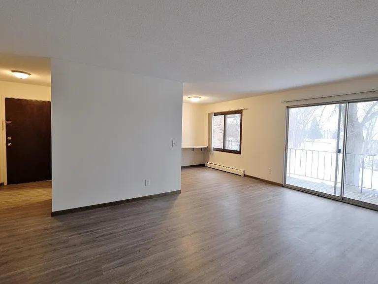Lakehill Apartments — Photo 14