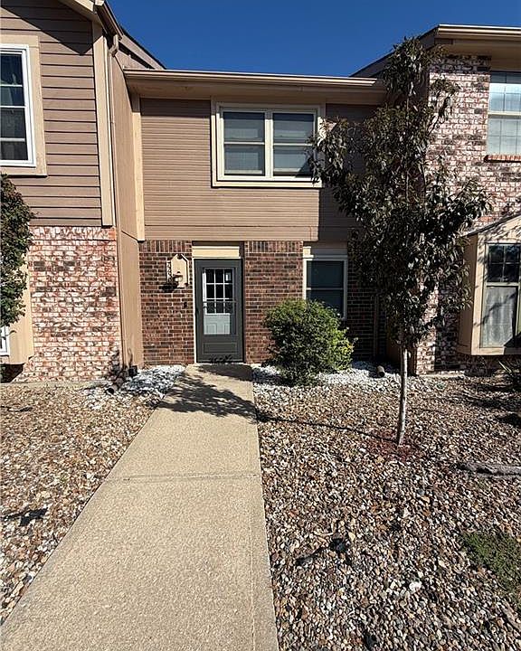 1st image of 725 SW Liggett Rd APT C