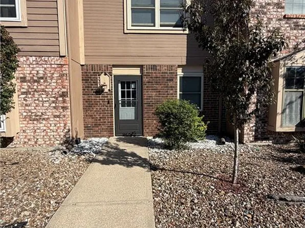 725 SW Liggett Rd APT C, Blue Springs, MO 64015