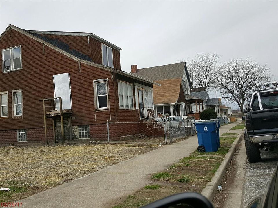 2nd image of 840 Truman St