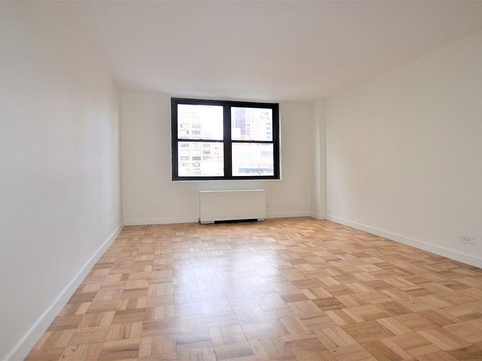 2nd image of 8 Grace Ct W #1