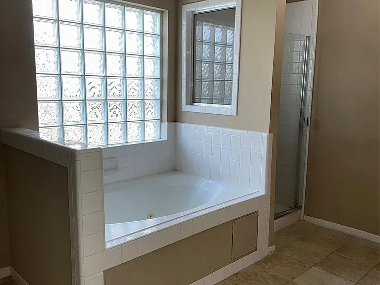 14009 Hollow Canyon Ln — Photo 10