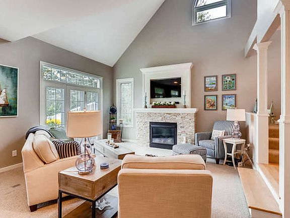 3rd image of 5675 Lake Sarah Heights Dr