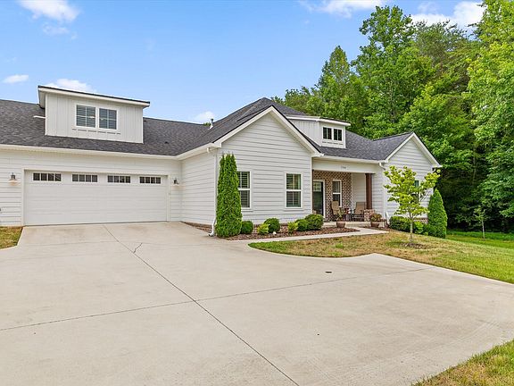 3rd image of 3344 Stone Creek Dr
