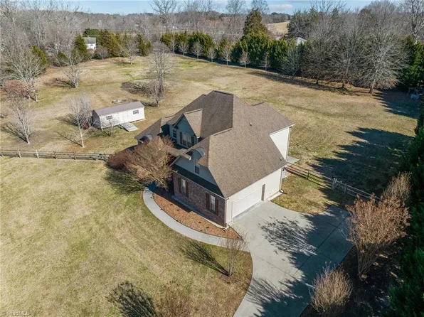 519 Garden Valley Dr, Winston Salem, NC 27107