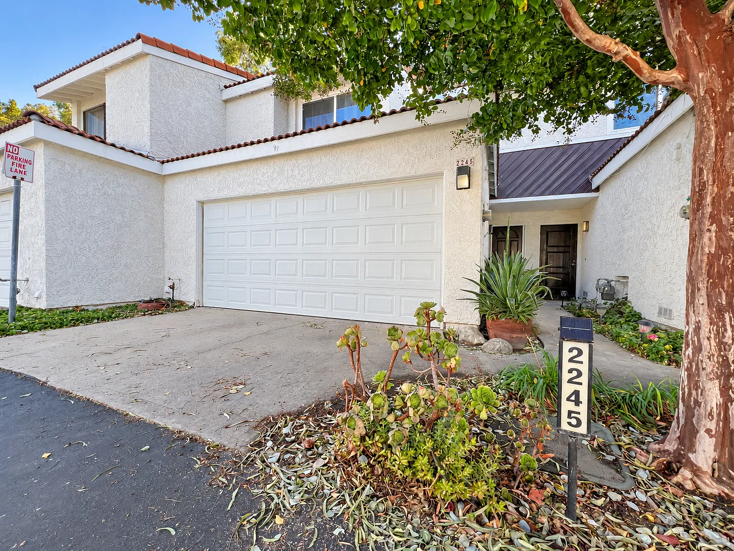 3 bed, 2.5 bath, 1346 sqft, $2,695 — Photo 3