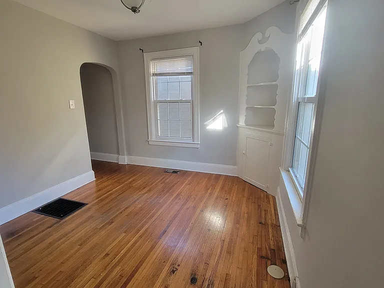 814 Lamar Ave — Photo 3