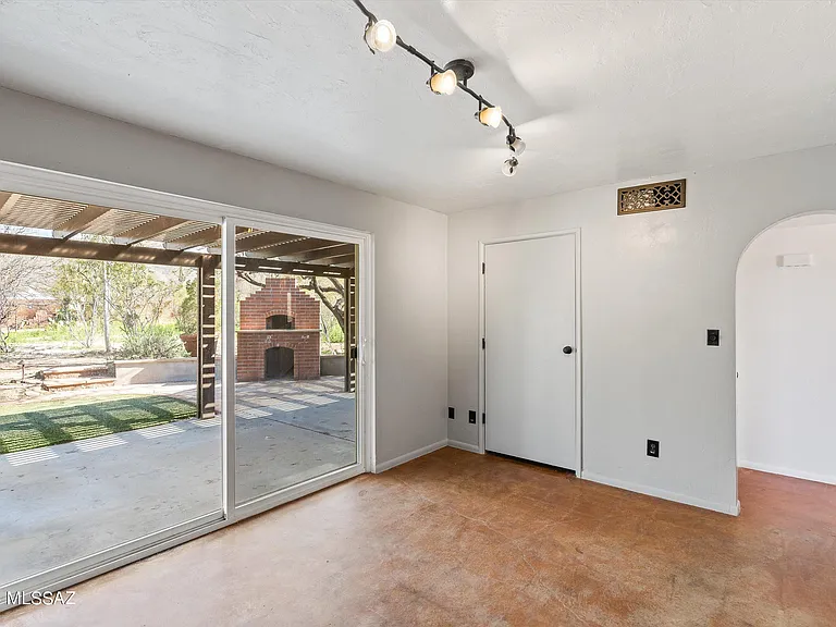 8801 E Buckboard Rd — Photo 10