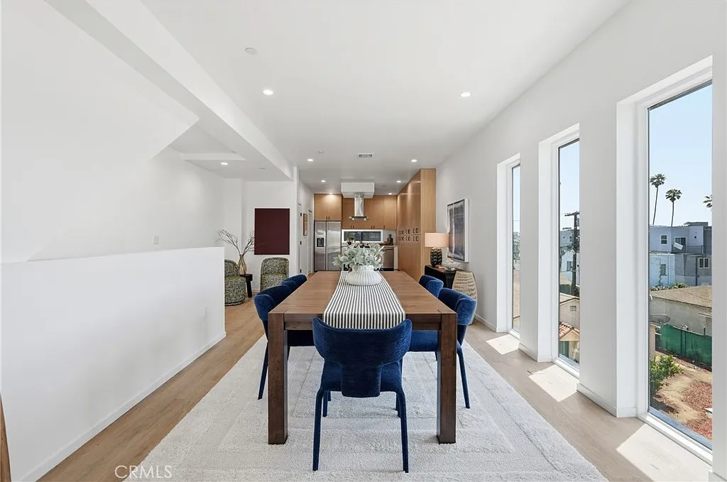 3 bed, 1895 sqft, $4,750 — Photo 4