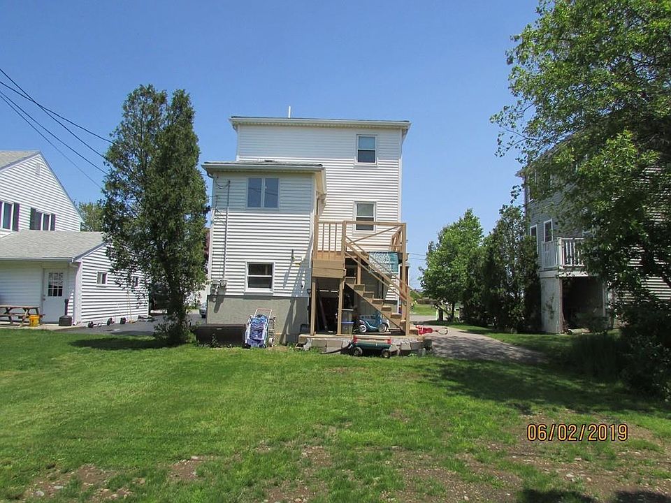 2nd image of 27 Chick St