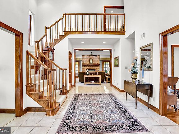 4th image of 113 Aaron Ct