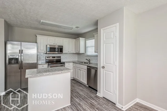 3 bed, 2.0 bath, 1342 sqft, $1,890 — Photo 4