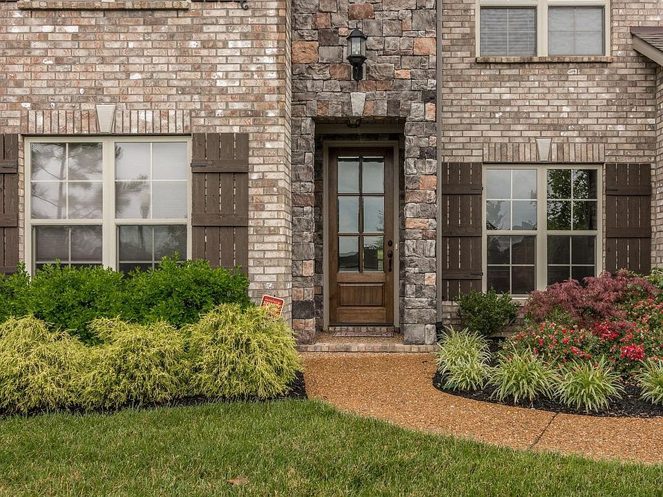 1st image of 229 Blackthorn Ln