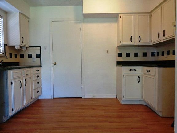 4th image of 4613 Pleasant Dr