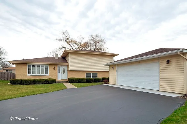 907 Cliff Ct photo 1