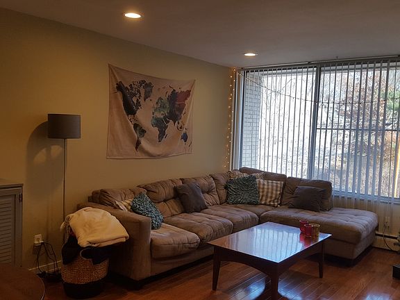 5th image of 1001 S Forest Ave #323