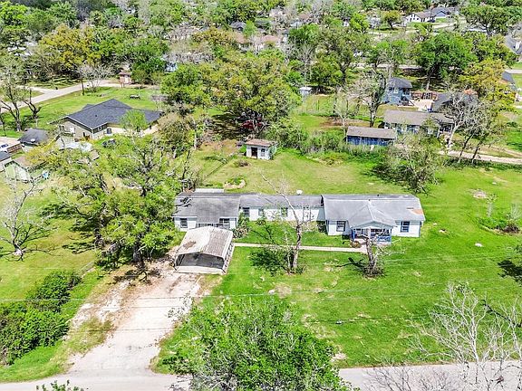 2nd image of 1220 Pecan Street