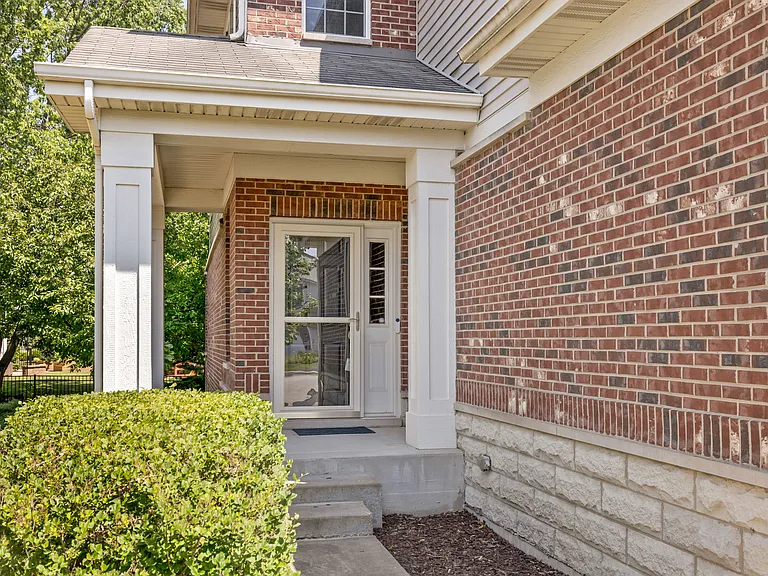 1022 Ravendale Ct — Photo 3