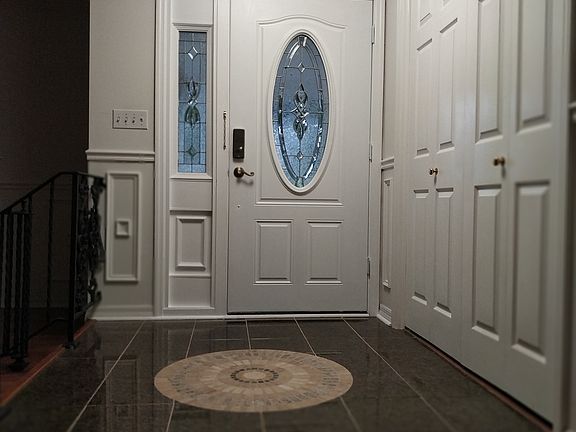 4th image of 4015 Arlington Ave