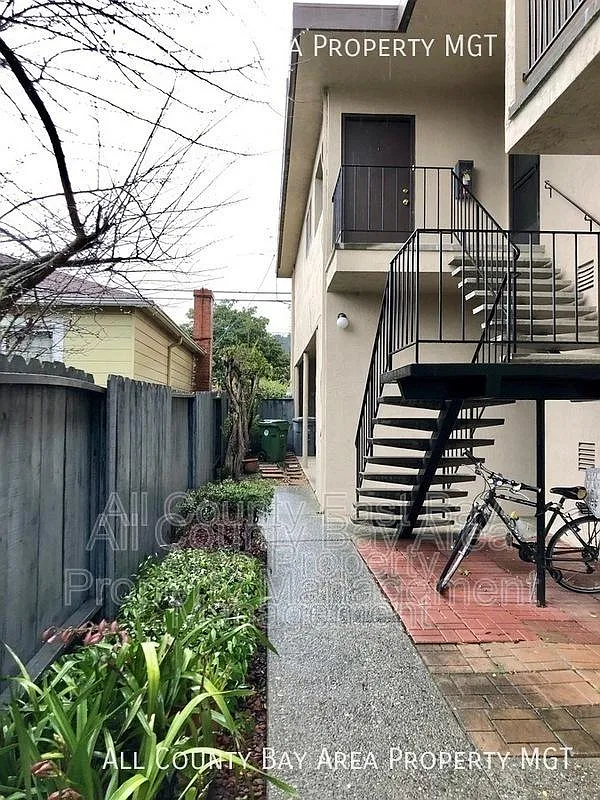 2 bed, 678 sqft, $2,450 — Photo 2