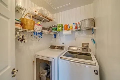3907 Blackstone Dr — Photo 6