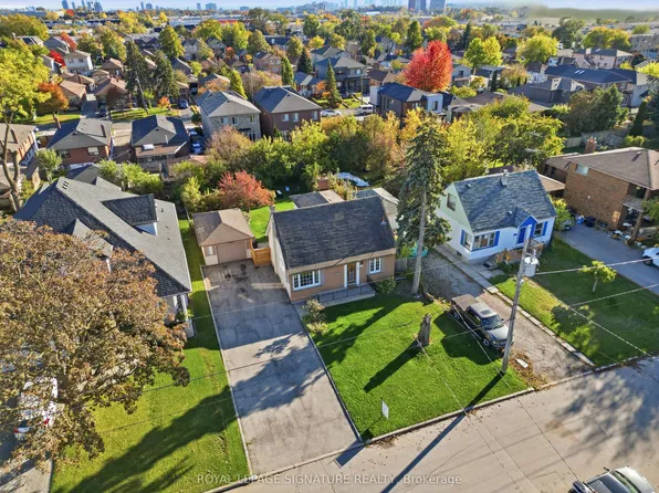 109 Glen Long Ave, Toronto, ON M6B 2M4