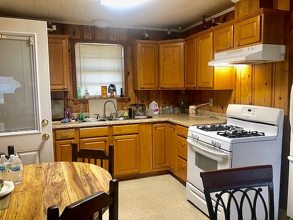 5th image of 308 Holiday Dr